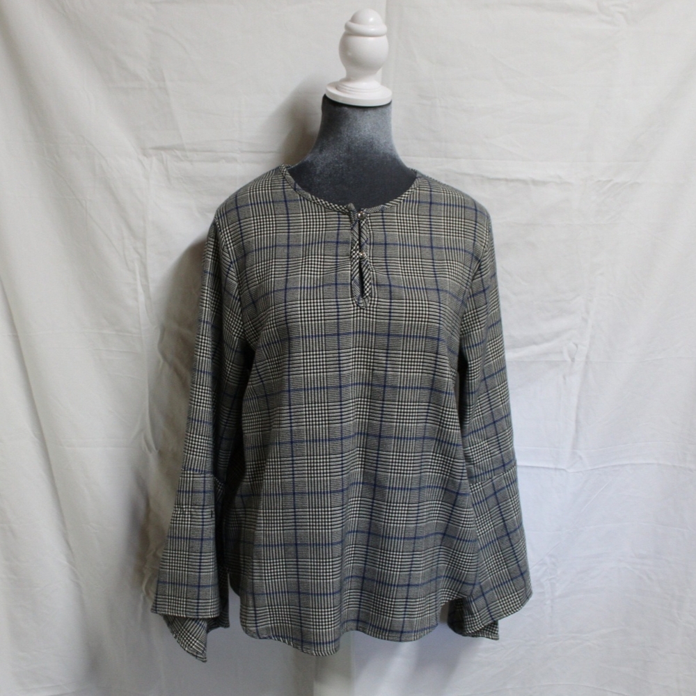 Karen Kane Gray Casual Button Down Shirt